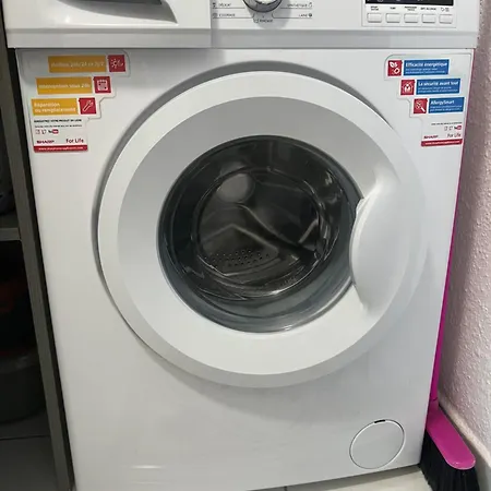 Bord De Avec Piscine Apartman *