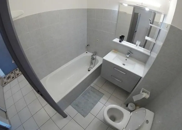 Bord De Avec Piscine Apartamento